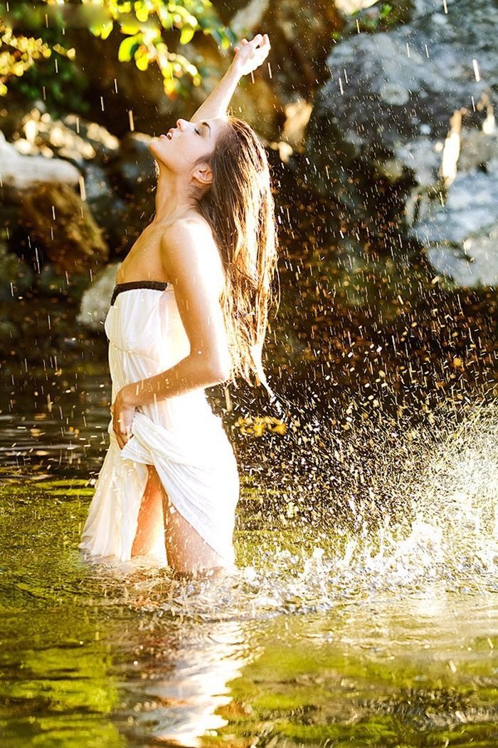 Marie Avgeropoulos in Tunliao