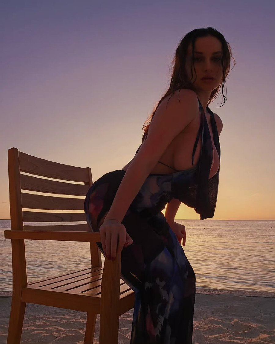 Sexy girl Miranda Faith nude in Tunliao