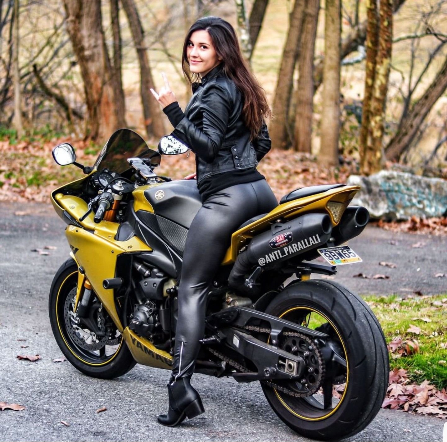Sexy girl Brunettes on a motorcycle in Tunliao