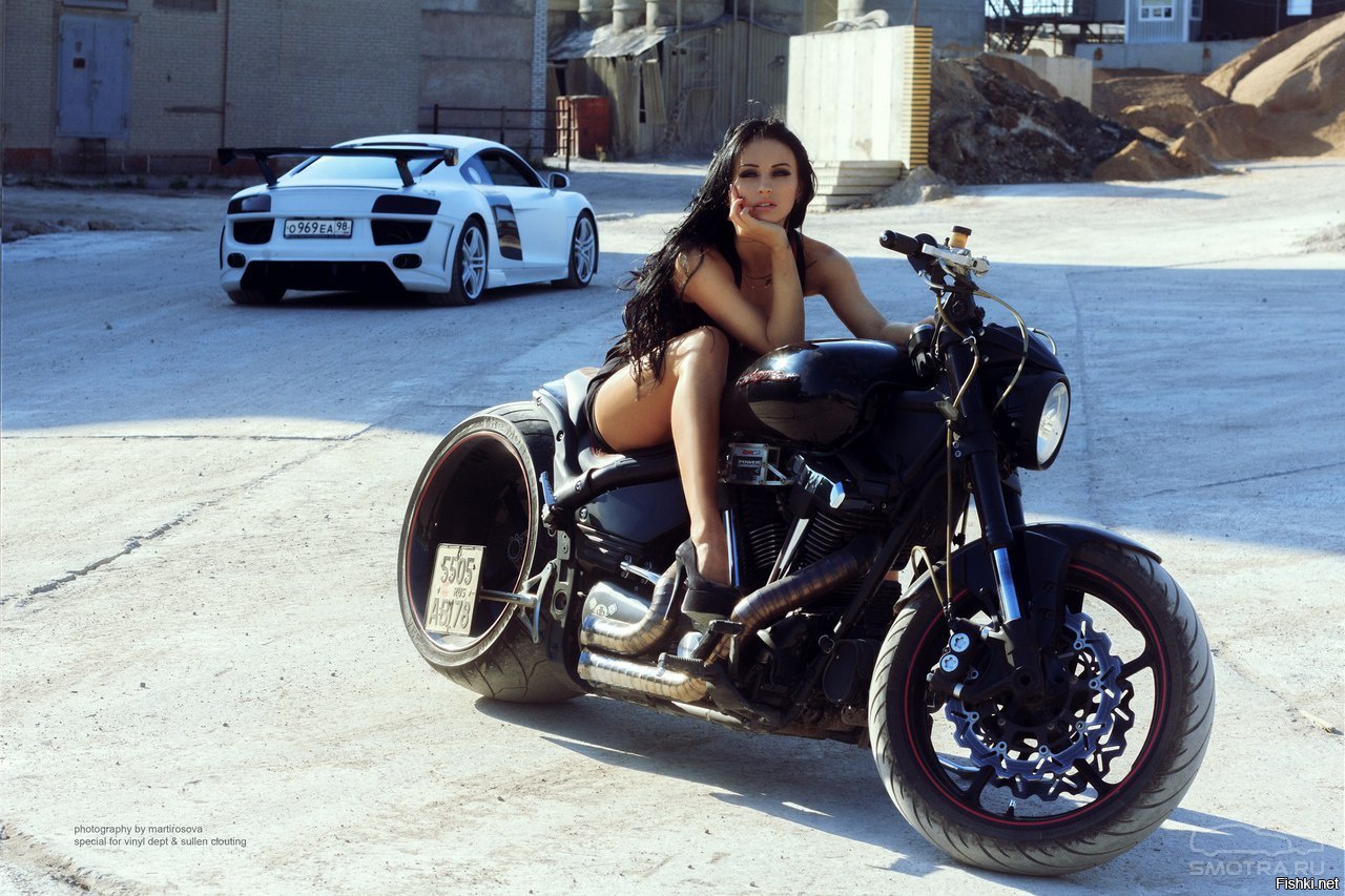 Sexy model Brunettes on a motorcycle in Tunliao
