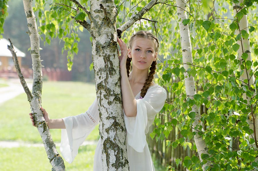 Women in Slavic costumes in Tunliao