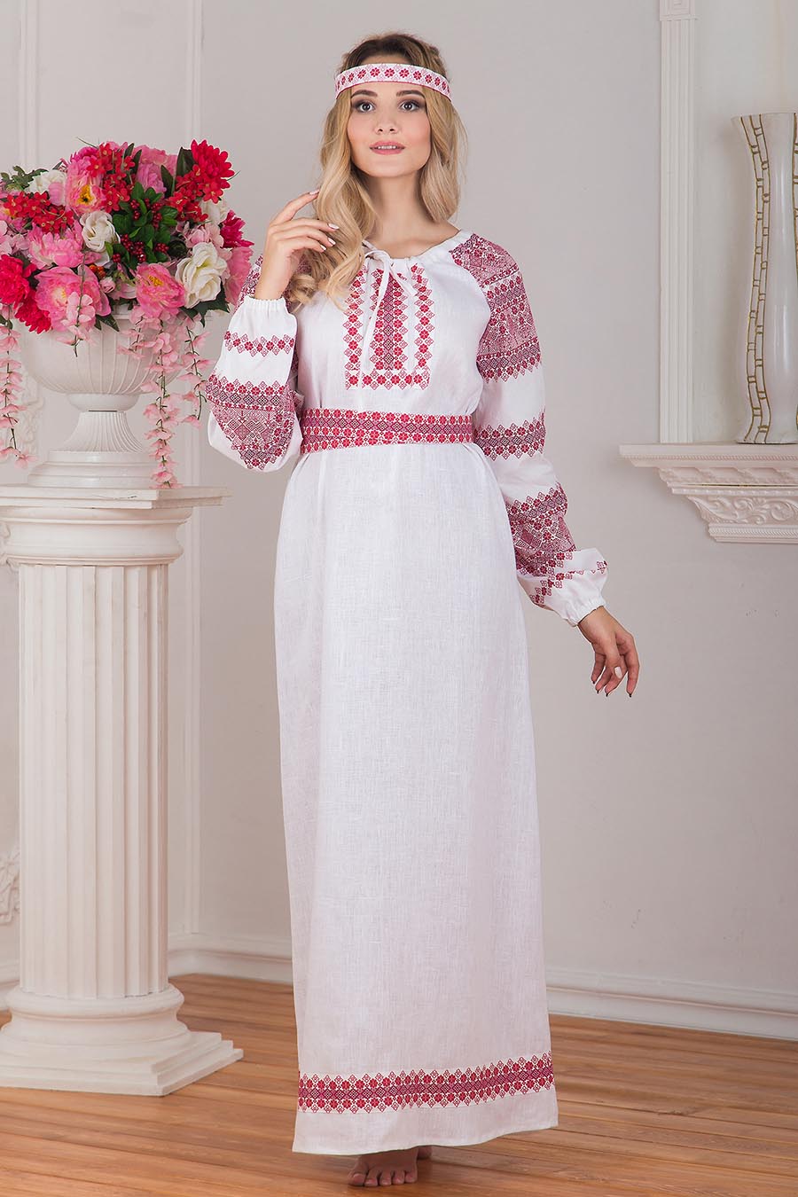 Women in Slavic costumes in Tunliao