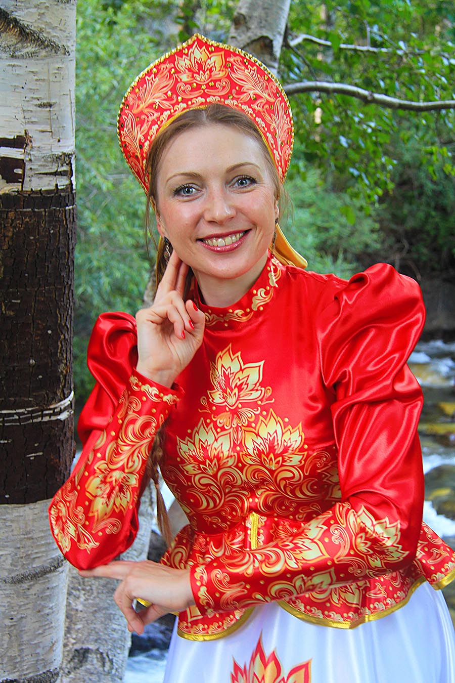 Women in Slavic costumes in Tunliao