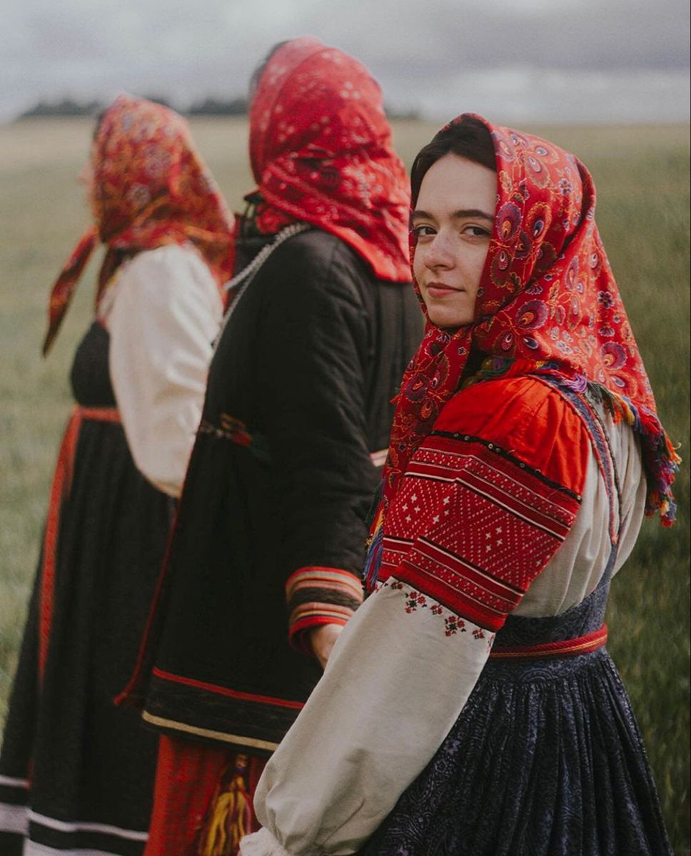 Women in Slavic costumes in Tunliao