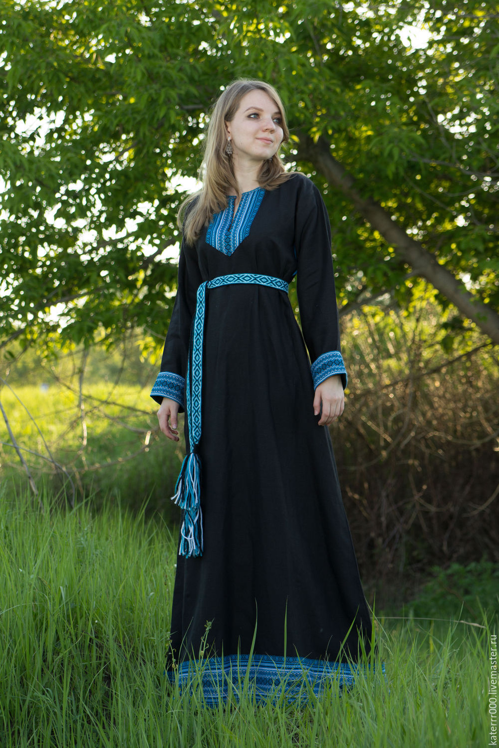 Women in Slavic costumes in Tunliao