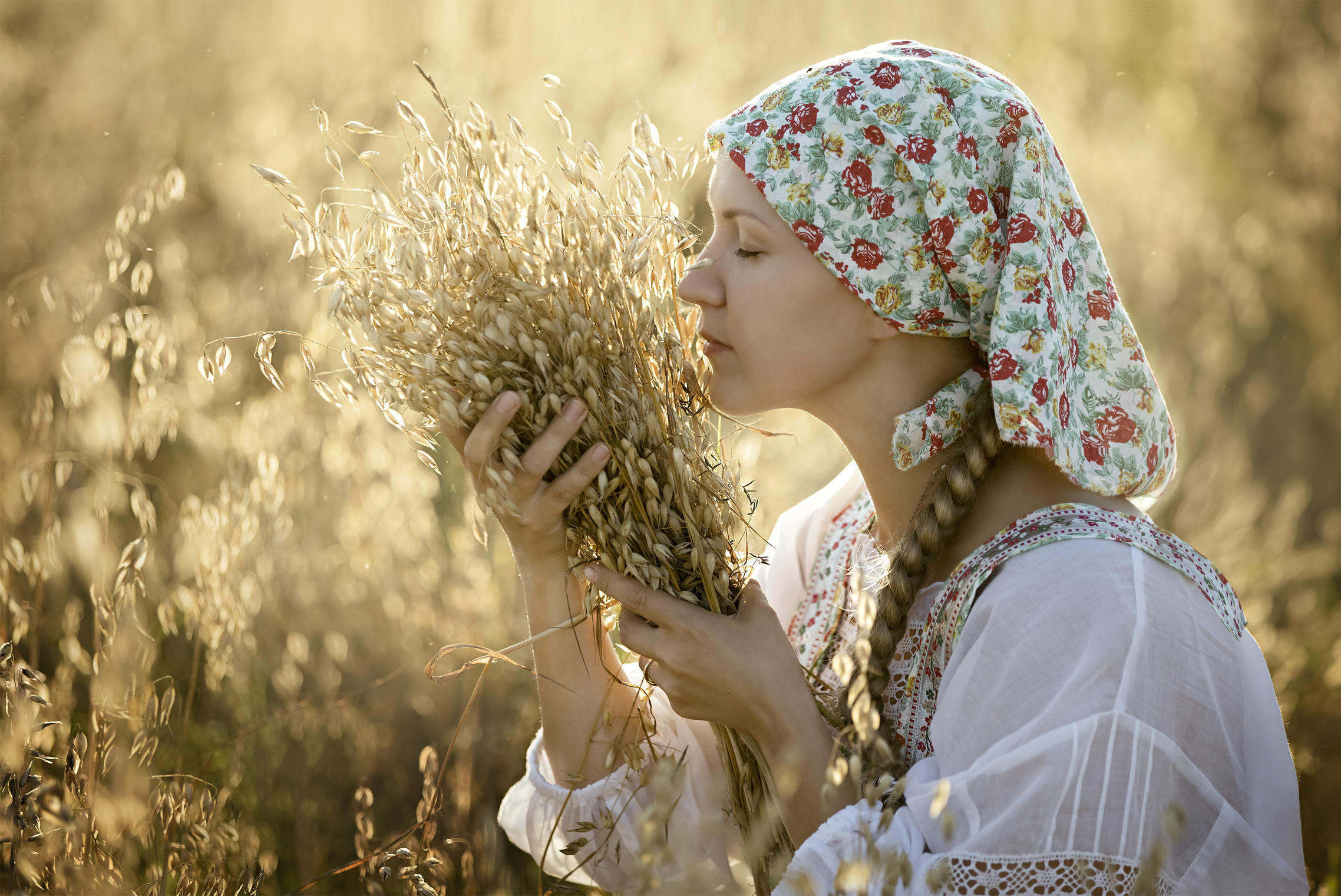 Photo Women in Slavic costumes in Tunliao