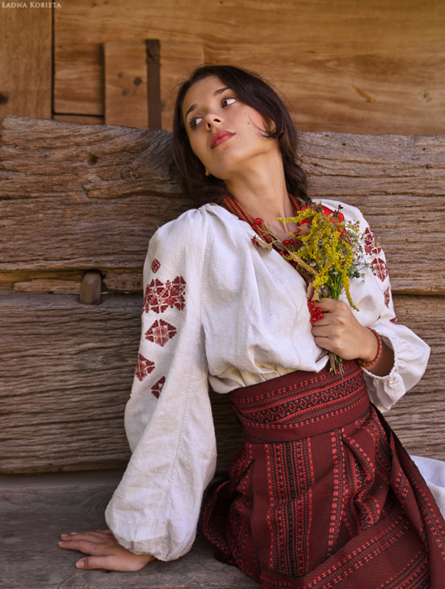 Girls in Slavic costumes in Tunliao