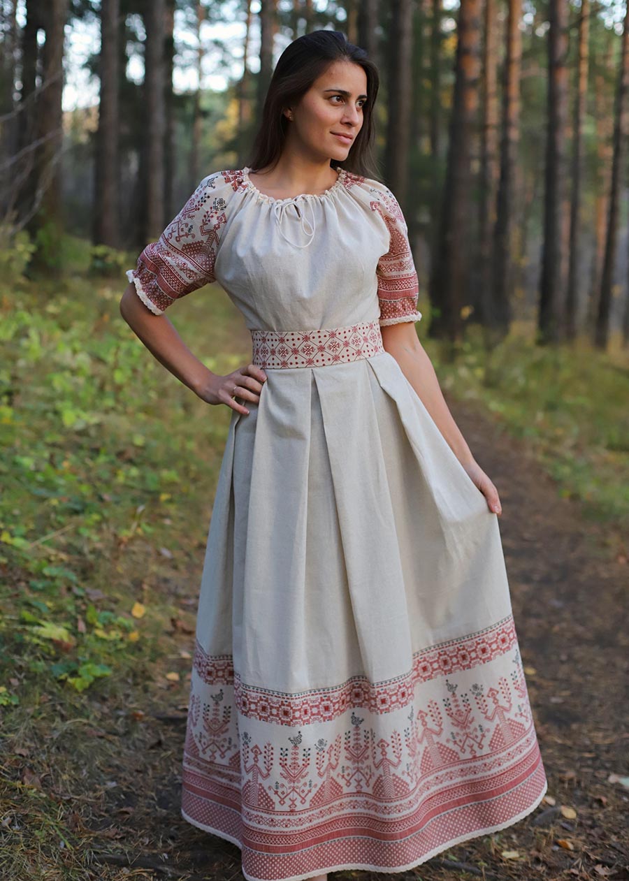 Girls in Slavic costumes in Tunliao