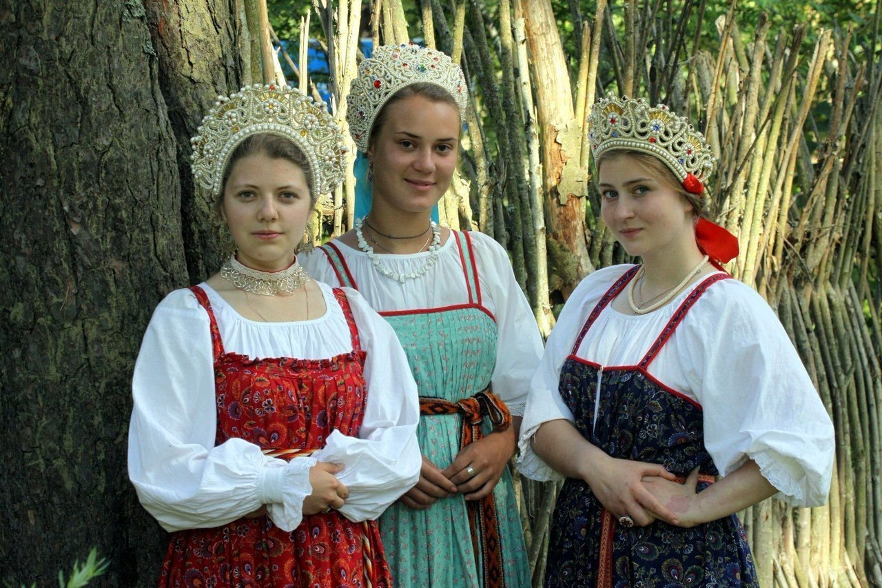 Sexy model Girls in Slavic costumes in Tunliao